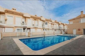 Adosado con piscina al lado de la playa